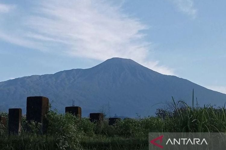 Profil Gunung Slamet Terletak Di Daerah Status Waspada Ketinggian