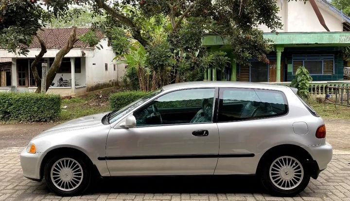 Ilustrasi Mobil Honda Civic Estilo (***)