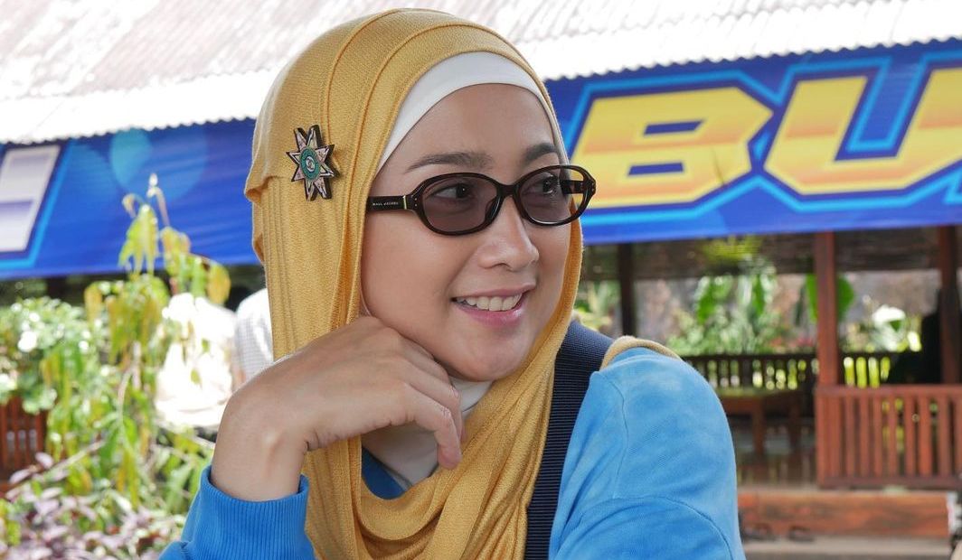 Desy Ratnasari - Usia 45 Tahun Begini Suami Yang Diidam Idaman Desy