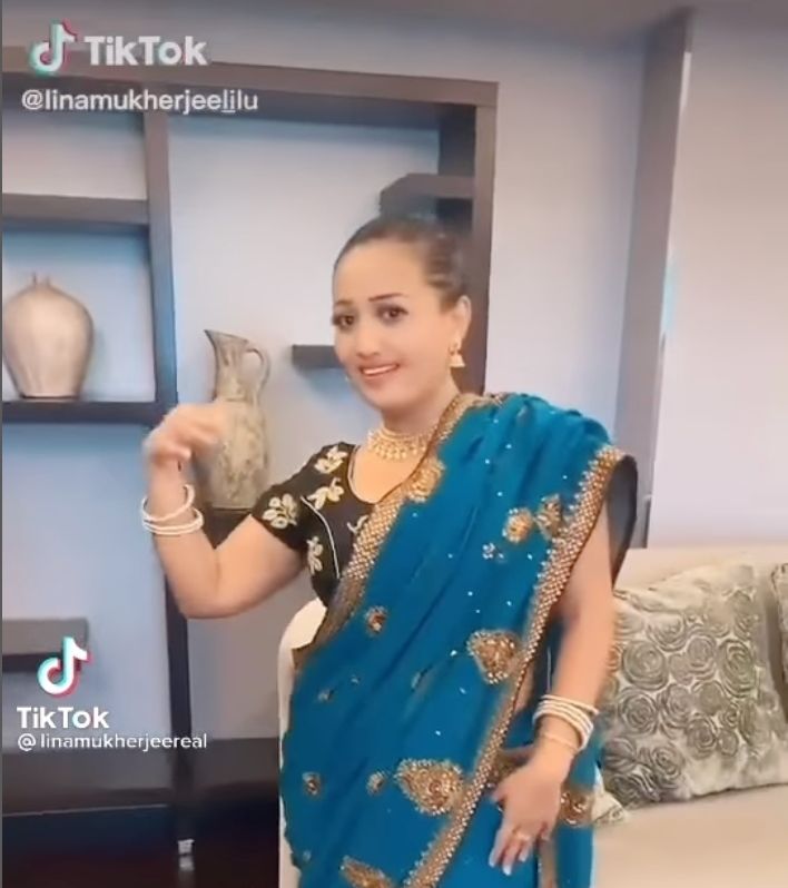 Lina Mukherjee memakai sarii
