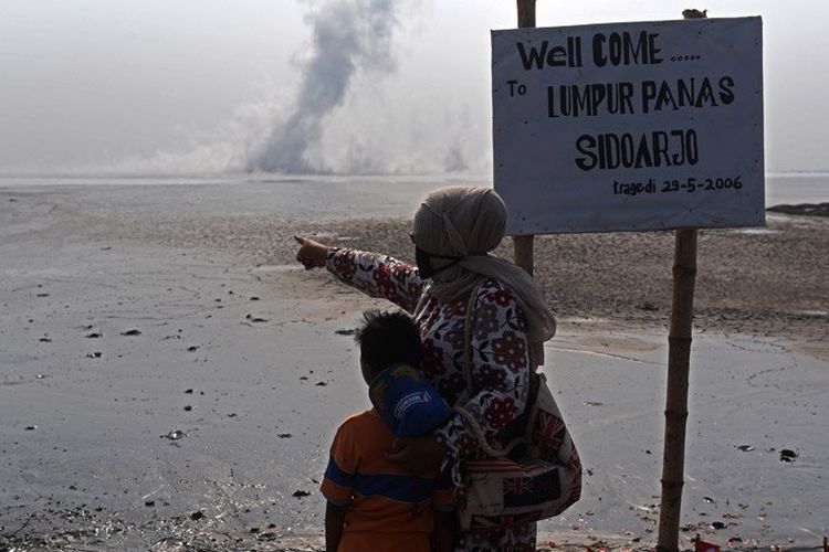 Roundup: Belasan Tahun Menanti, Korban Lumpur Lapindo Akhirnya Terima Sertifikat Tanah Gratis