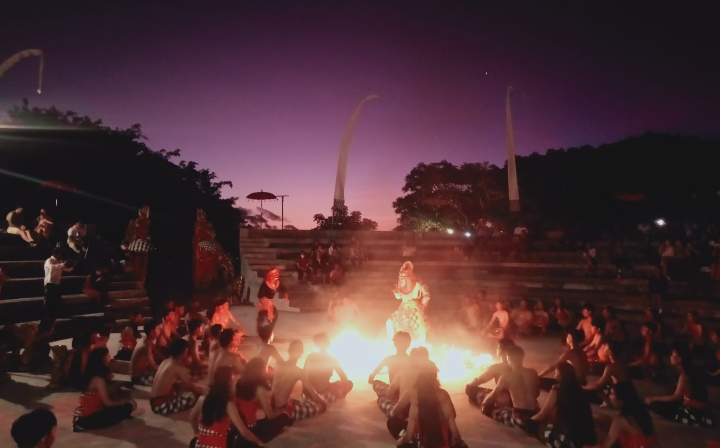 Atraksi Tari Kecak dan Barong jadi fasilitas baru di Pulau Peninsula ITDC tiap Jumat.