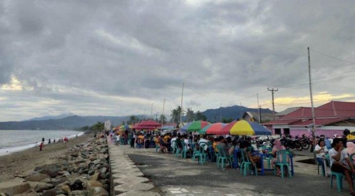 Lokasi Wisata kuliner malam, Paving Beach Kabupaten Bolsel