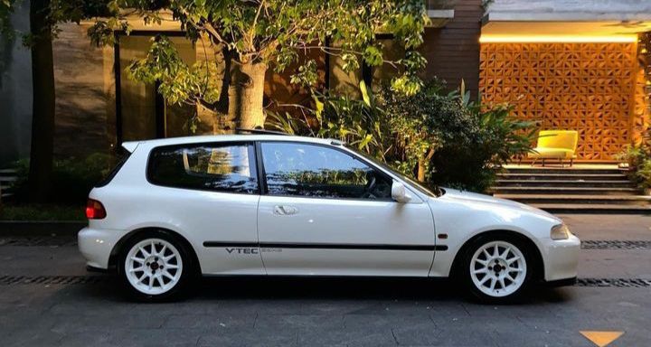 Ilustrasi Mobil Honda Civic Estilo (***)