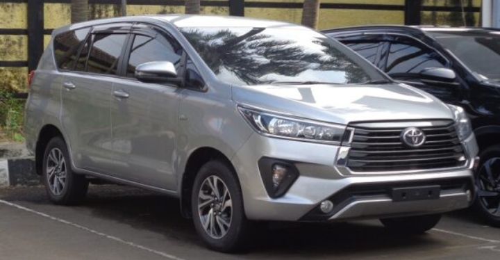 Ilustrasi Mobil Toyota Innova Reborn Diesel AT (***)