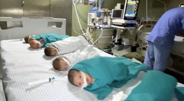 Tangkapan layar dari video yang menunjukkan bayi Palestina prematur lahir dan dirawat dengan peralatan seadanya setelah penyerangan RS Shifa di Gaza, Palestina pada Selasa, 14 November 2023. 