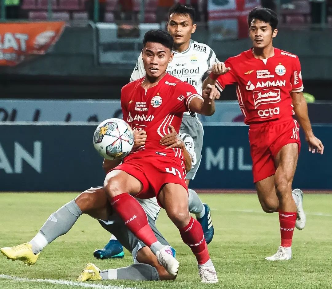 Persija Jakarta bungkam Persib Bandung 2-0 di   Stadion Patriot Candrabhaga, Bekasi.