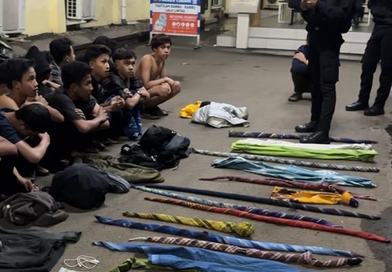 Jajaran Polres Cimahi mengamankan puluhan remaja yang hendak aksi perang sarung di kawasan Jalan Kerkop Kelurahan Leuwigajah Kecamatan Cimahi Selatan Kota Cimahi pada Sabtu 16 Maret 2024.