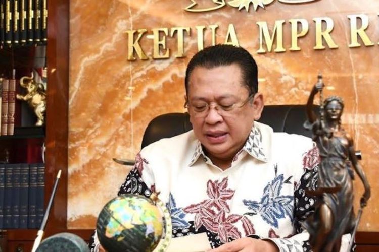 Jokowi Resmi Melantik Listyo Sigit Prabowo Di Istana Negara, Bamsoet ...