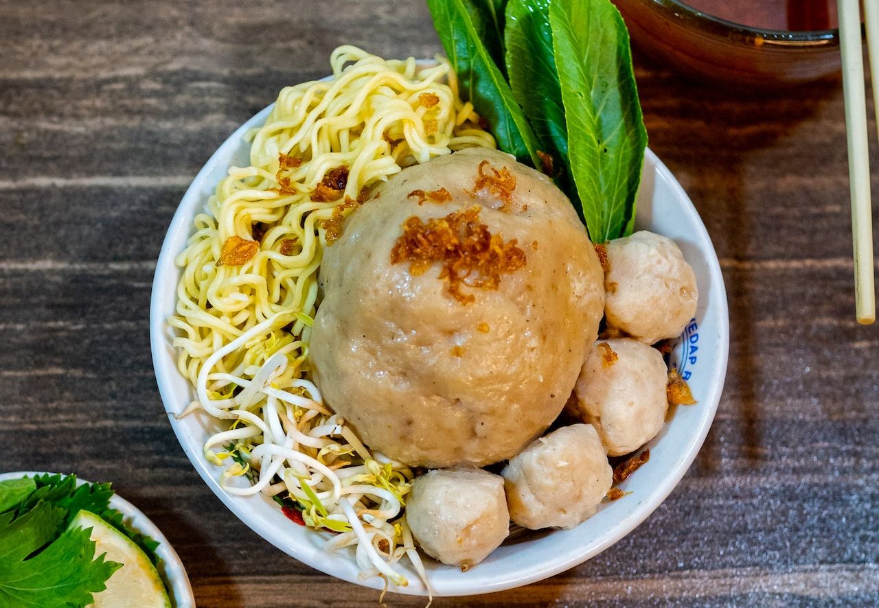 Ilustrasi bakso. Super Puas! 4 Deretan Bakso dengan Porsi Jumbo di Magetan Jawa Timur, Lengkap Jam Buka dan Alamatnya