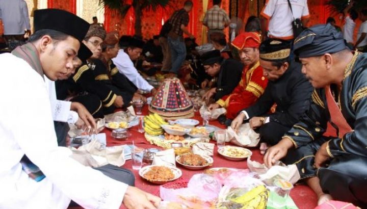 Tradisi Makan Bersama Di Indonesia Pada Hari Raya Idul Fitri Mulai