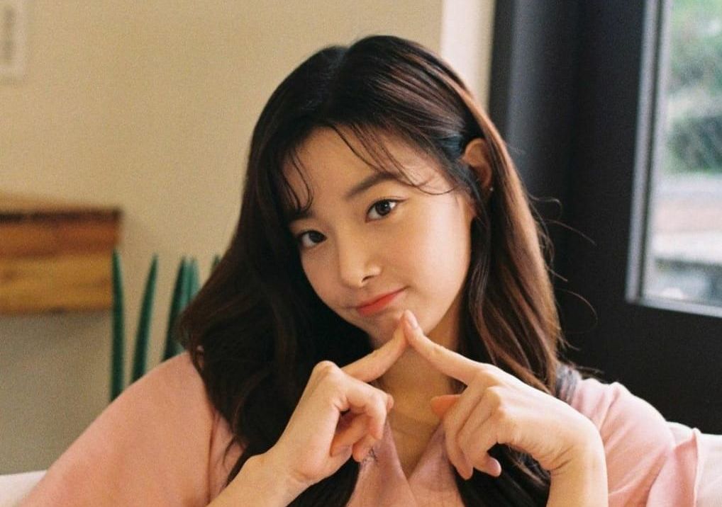 Lee Hyunjoo.