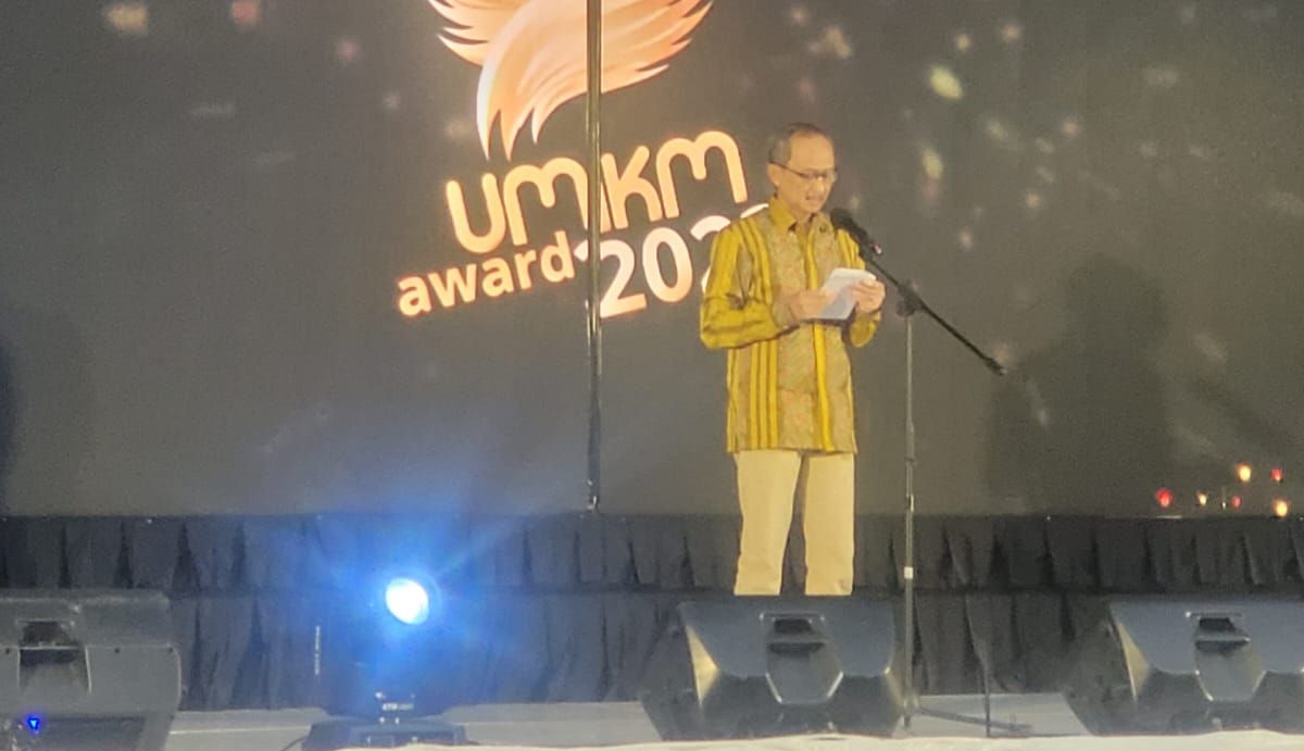 Kadiskop UKM Kota Bandung Atet Dedi Handiman saat memberikan laporan kegiatan UMKM Award 2023 di Hotel Holliday Inn Bandung