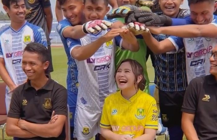 Debut Perdana Prilly Latuconsina Dihadiahi Kemenangan Besar Persikota Tangerang Vs Persikasi Bekasi dengan skor 4-0. Berikut Hasil Match Day 1 Liga 3 Nasional dari delapan lokasi berbeda.