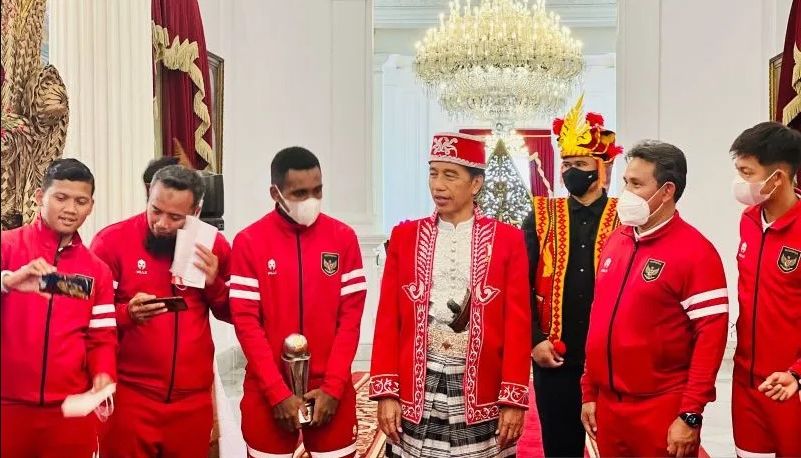 Presiden Jokowi memberikan pesan kepada Timnas U-16 usai sukses menjuarai Piala AFF.