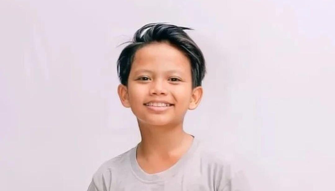 Farel Prayoga adalah penyanyi cilik berumur 12 tahun dan merupakan anak pasangan Joko Suyoto dan Siti Nurjayana.  Diterpa hoaks meninggal