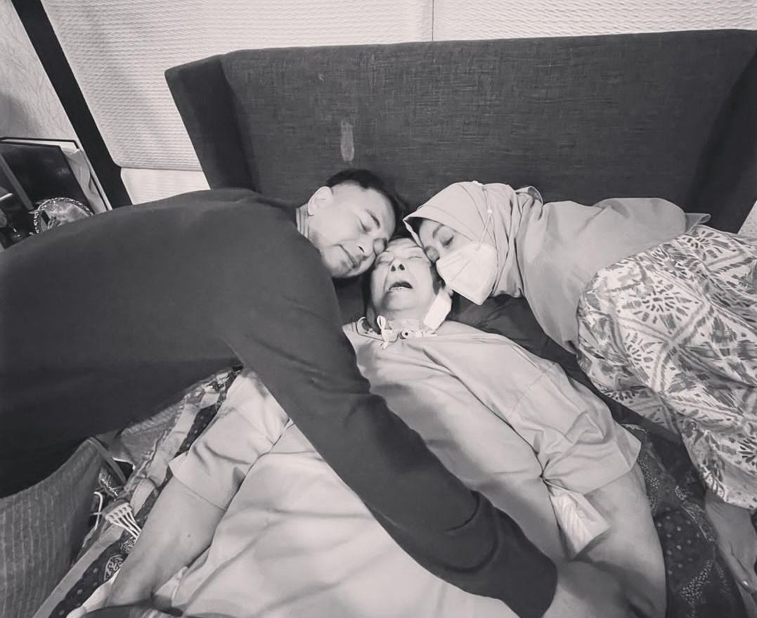 Nenek Raffi Ahmad dikabarkan meninggal dunia pada Sabtu sore ini