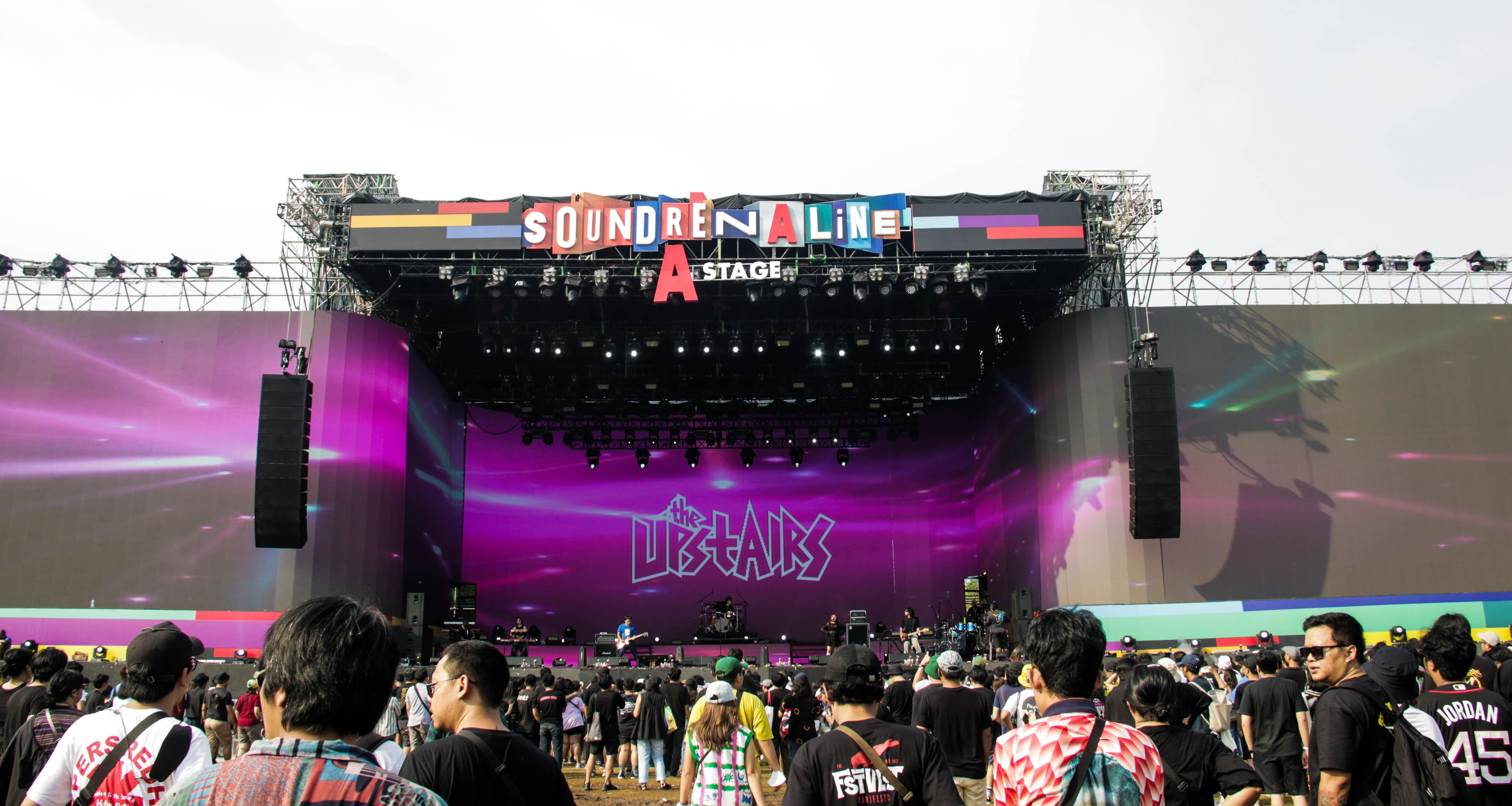 The Upstairs tampil di panggung Soundrenaline 2022, Minggu 27 November 2022, di Allianz Ecopark, Ancol, Jakarta.