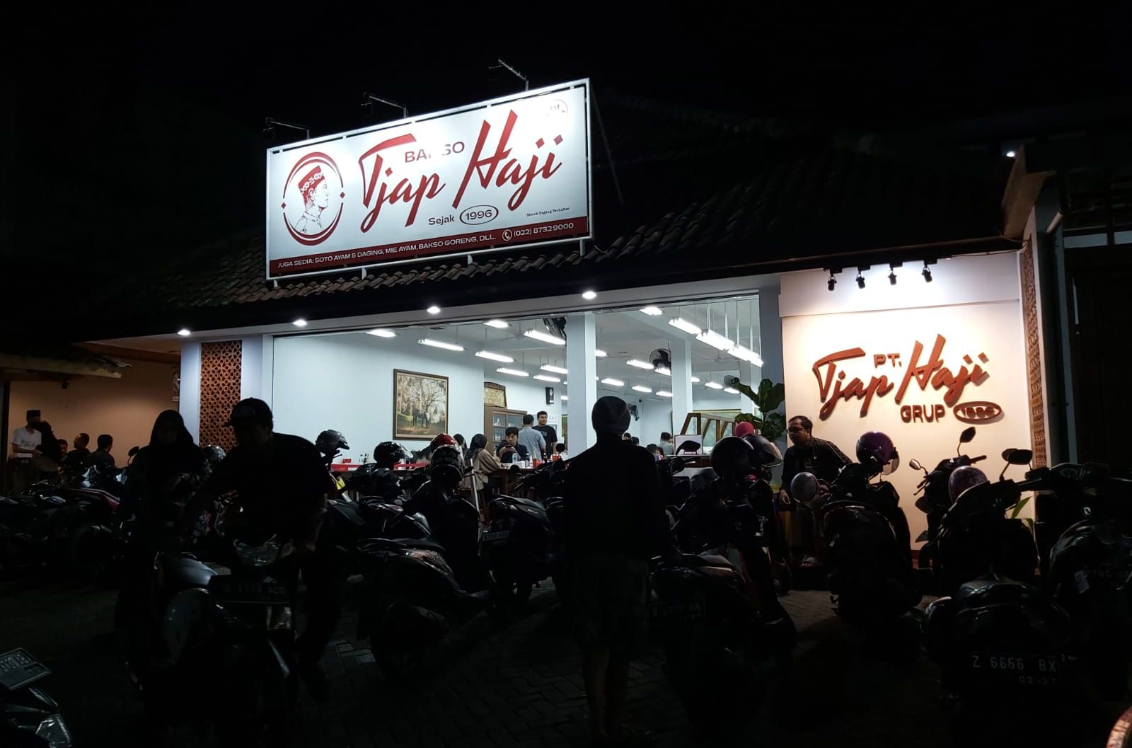 Outlet Bakso Tjap Haji di Jalan Burangrang, Kota Bandung.