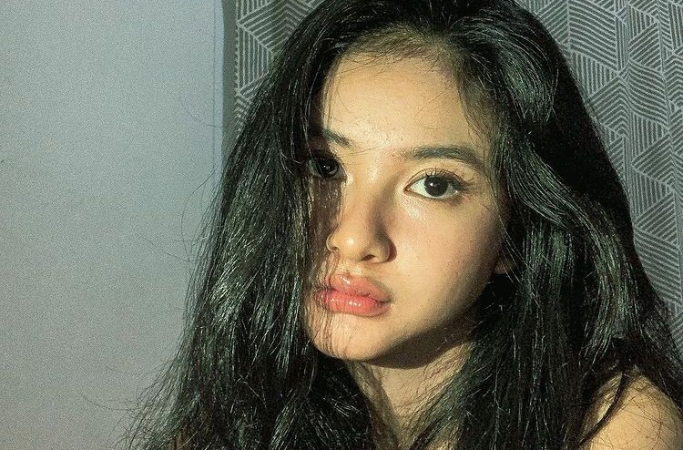 Profil Dan Biodata Adinda Azani Resmi Tunangan Dengan Armand Zachary Karier Film Dan Akun Ig