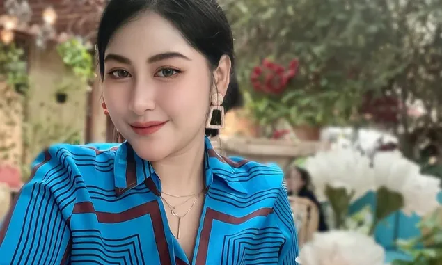 Biodata Cica Andjani Mantan Pramugari Cantik Istri Ricky Subagja dengan Perbedaan Usia 26 Tahun
