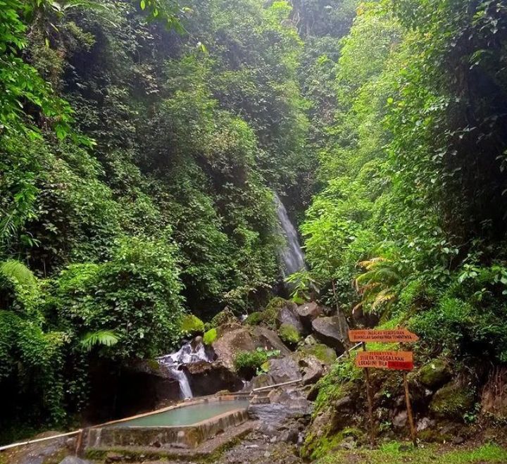 Pemandian Air Panas di tempat wisata Lembah Cilengkrang.*