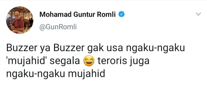 Cuitan Guntur Romli yang merespons soal rencana pemberian nama tim siber yang dibentuk MUI DKI Jakarta mengandung kata mujahid.