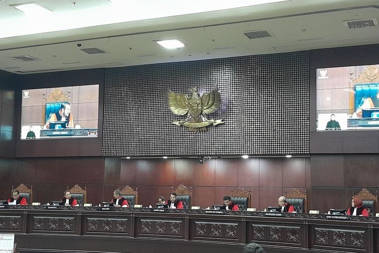 Sidang Batas Usia Capres dan Cawapres Diwarnai Interupsi, Ketua MK Anwar Usman Tetap Bacakan Putusan