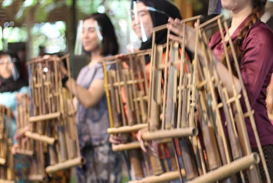 Asal Musik Tradisional Talempong Yaitu Daerah : Cerita Sarah: 10 Benda Peninggalan Sejarah Minangkabau - Bentuknya hampir sama dengan instrumen bonang dalam perangkat gamelan.