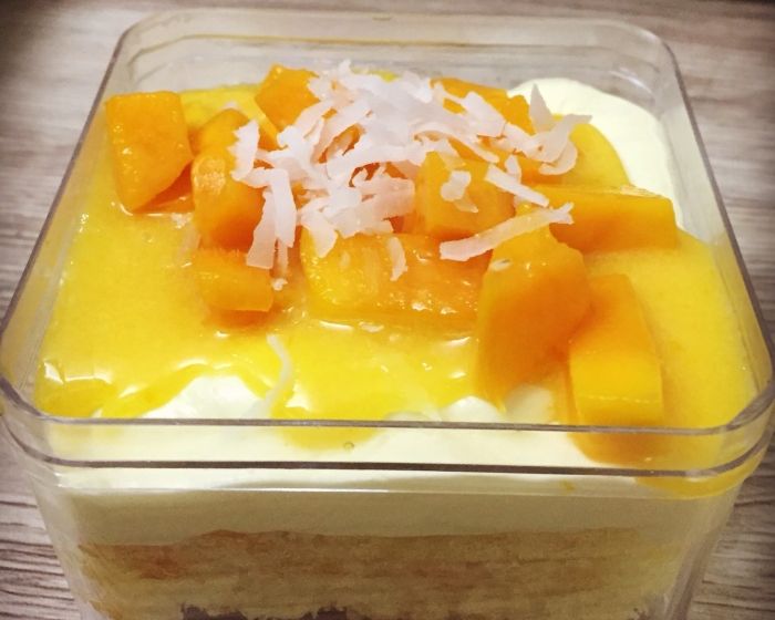 Gmbar ilustrasi Mango with regal dessert