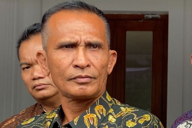 Ayah Brigadir J Geleng-geleng Kepala saat Dengar Pertanyaan Kuasa Hukum Ricky Rizal