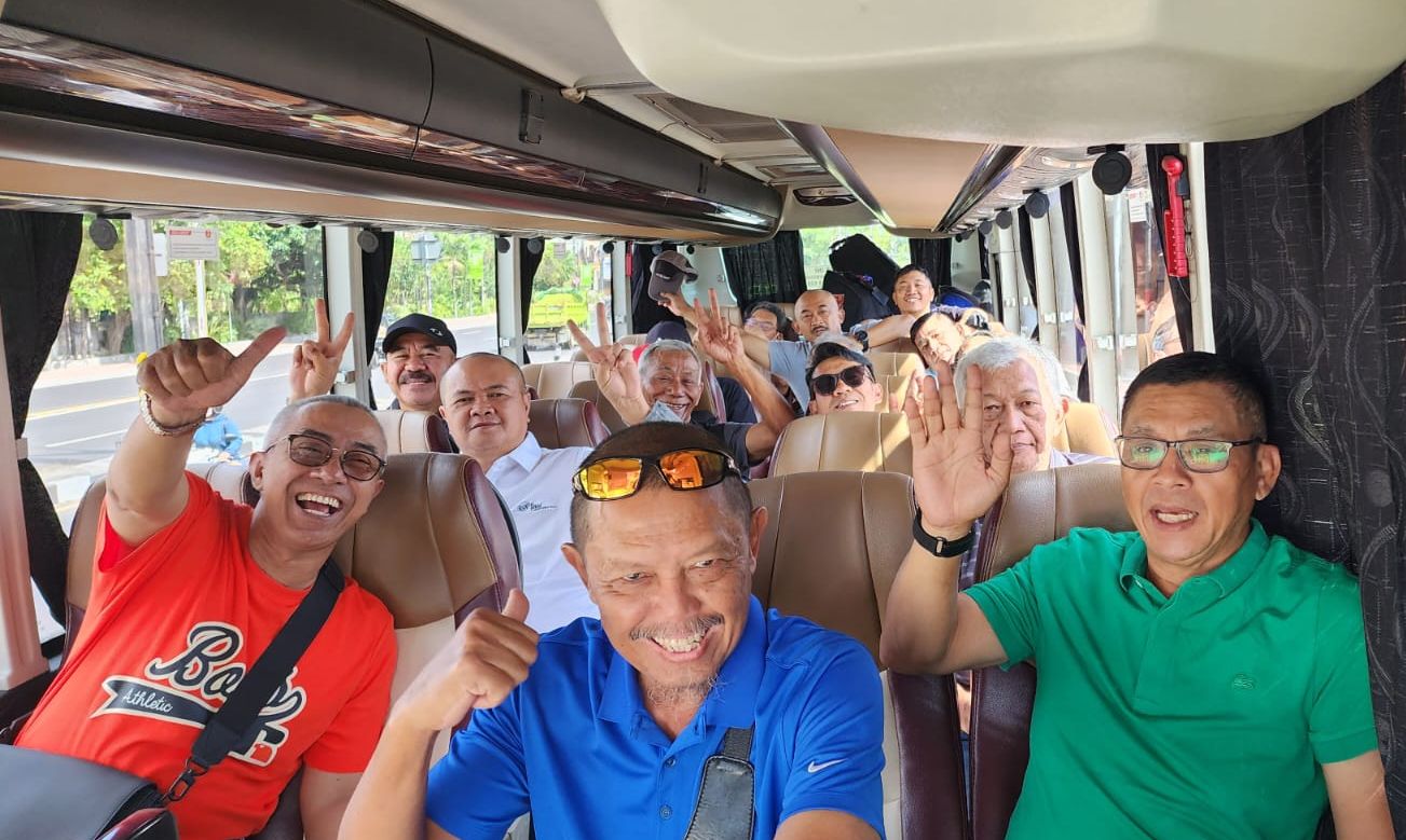 Canda dan tawa bersama Peserta PGB Golf Bali Tour 2022 di perjalanan  menuju Lapang golf Nusa Dua dan Pecatu./Andreas DS