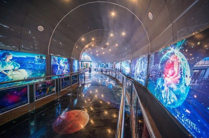 Planetarium berada di Jalan Cikini Raya, Cikini, Kecamatan Menteng, Jakarta Pusat, DKI Jakarta