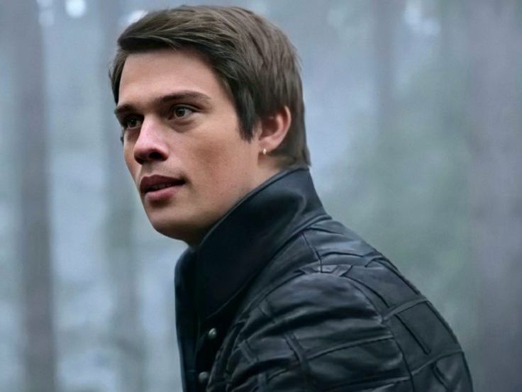 Profil Dan Biodata Nicholas Galitzine, Aktor Inggris Di Film Purple ...