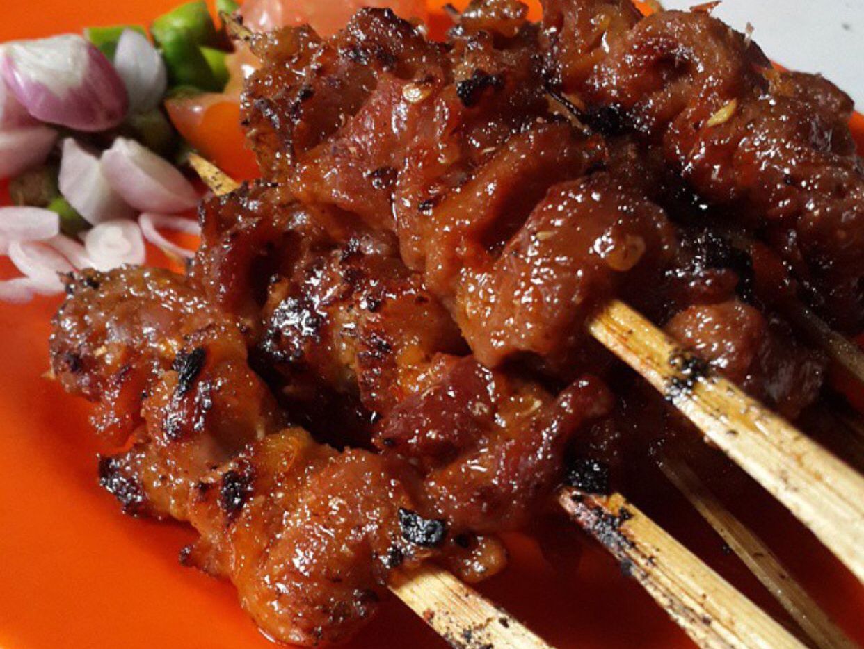 Ilustrasi tempat wisata kuliner atau warung Sate Bebek di Kota Cilegon Banten.