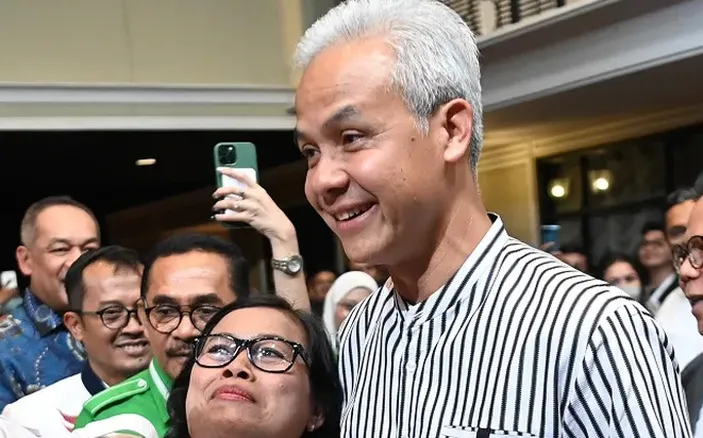 Ganjar Pranowo Respons Golkar dan PAN Dukung Prabowo Subianto, Pakai Kaos Gambar ‘Jokowi’