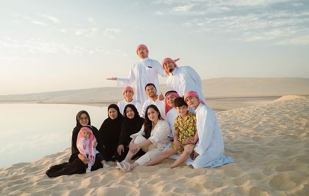 Potret keluarga Raffi Ahmad ketika di Qatar