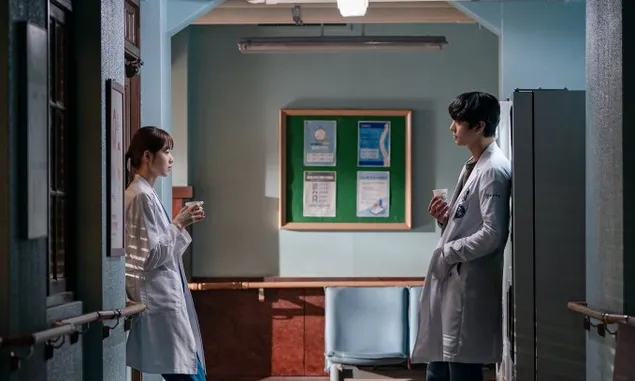 10 Rekomendasi Drama Korea Populer Awal Bulan Mei 2023, Dr Romantic 3 Teratas! 