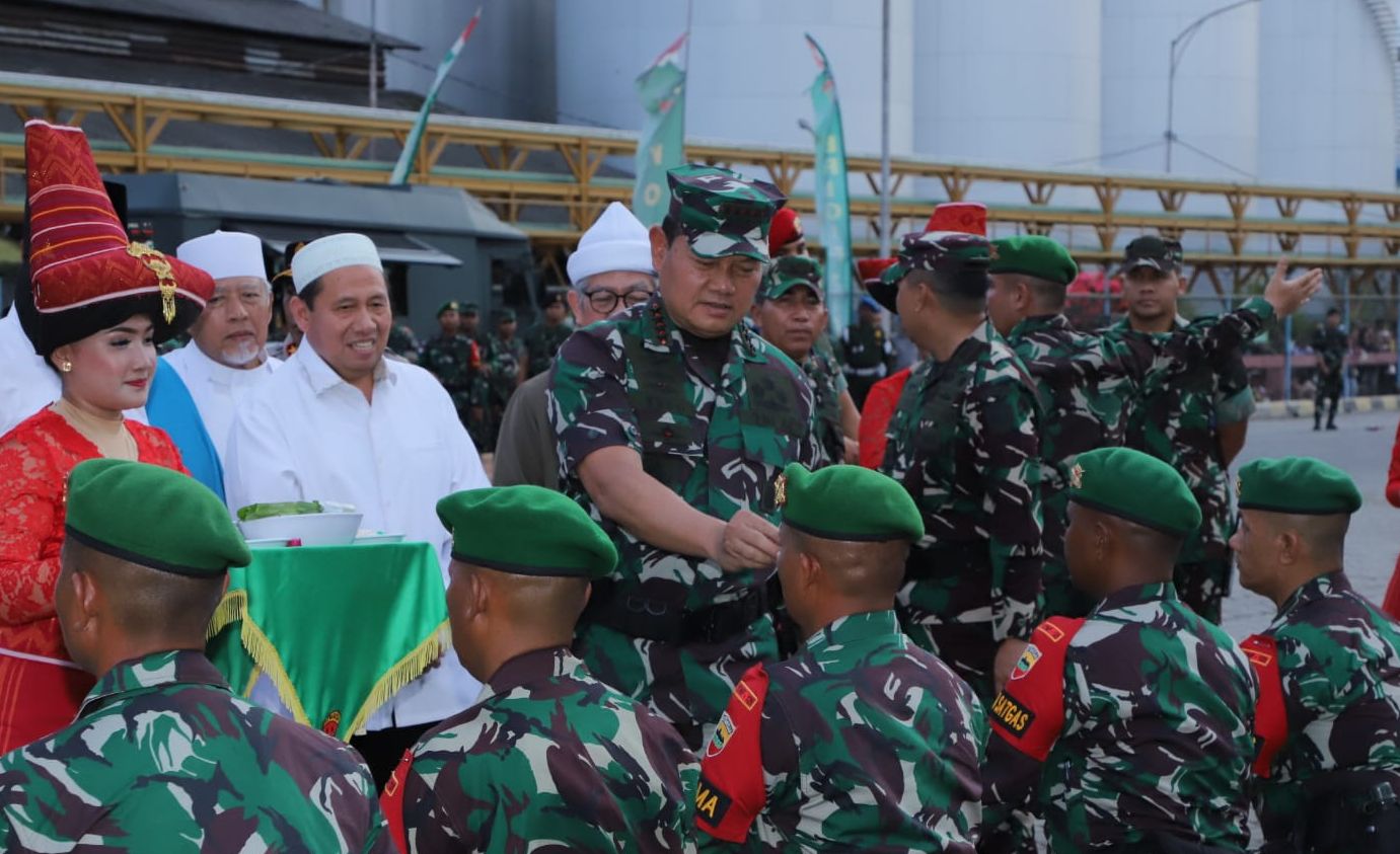 Panglima TNI Lepas 900 Prajurit Yonif Raider Khusus 115/ML dan Yonif 125/SMB ke Papua