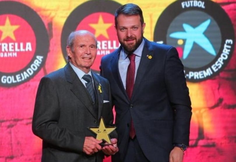 Valenti Guardiola (kiri), ayah dari pelatih Pep Guardiola, menghadiri sebuah event formal pada tahun 2019.