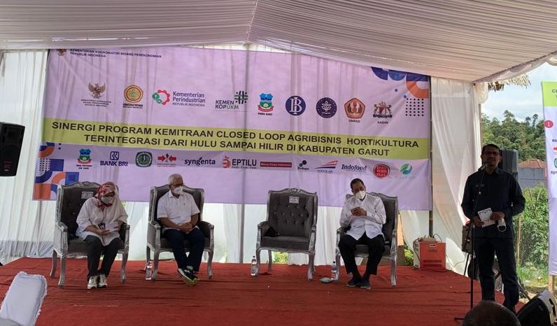 Kunjungan kerja Kemenko Perekonomian ke Koperasi Petani di Cikajang, Garut, Jawa Barat, Jumat, 26 November 2021