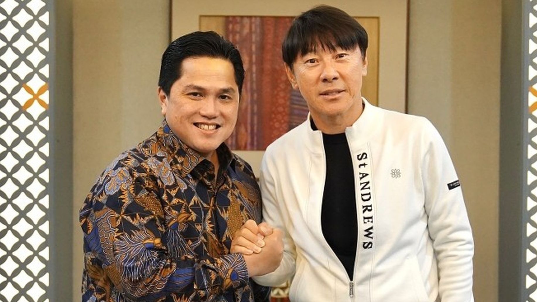Ketum PSSI Erick Thohir dengan Coach Shin Tae Yong, sampai tahun 2027