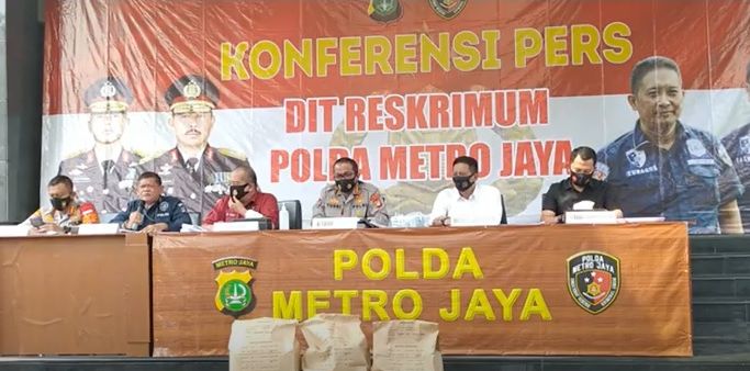 KONFERENSI Pers Kematian Editor Metro TV dari Live Streaming Youtube Humas Polda Metro Jaya.*