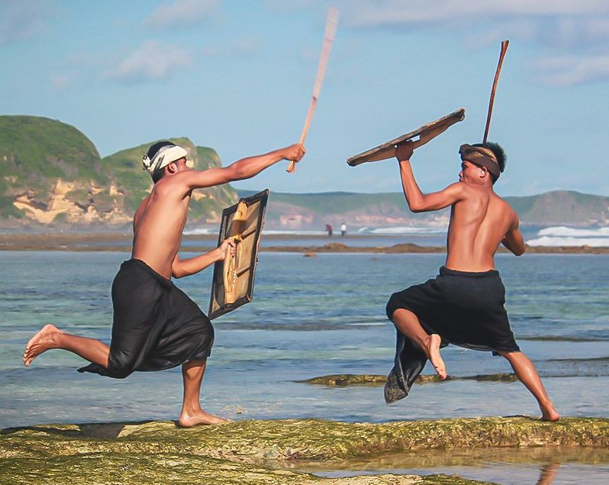 Perisean, Seni Budaya Khas Suku Sasak Di Pulau Lombok Yang Berawal Dari ...