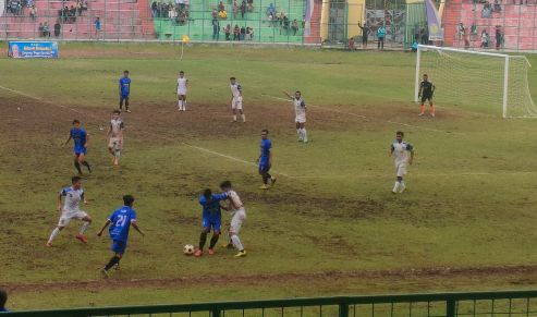 Tim Kesebelasan Tebo saat berhadapan dengan Tim Kesebelasan Bungo saat semifinal Gubernur Cup Jambi 2023 di stadion Sri Maharaja Batu Kabupaten Tebo Provinsi Jambi.