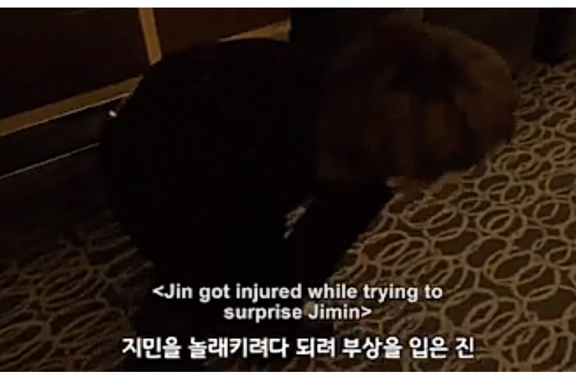 Jin tak sengaja terluka saat mengagetkan Jimin yang bermain dengan headset vr