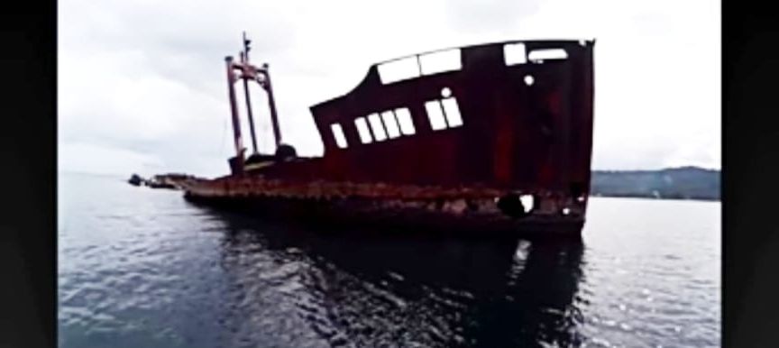 Ini bukti bangkai kapal yang masih tertinggal di Teluk Kao.*