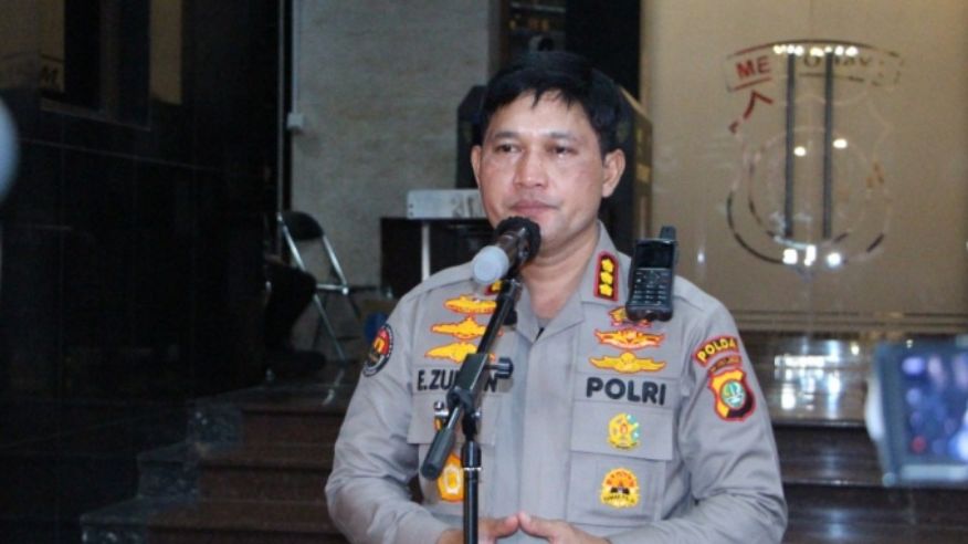 Kabid Humas Polda Metro Jaya, Kombes Pol Endra Zulpan saat memberikan keterangan pers, terkait perkara Teddy Minahasa.