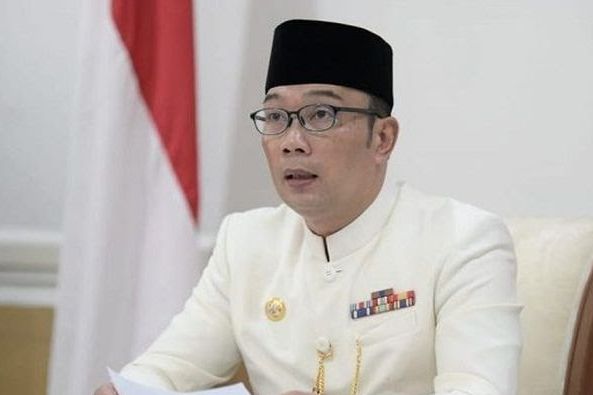 Gubernur Jawa Barat, Ridwan Kamil sedang pertimbangkan  usulan DPRD Jabar, pemberian Bantuan Langsung Tunai (BLT) diberikan dalam bentuk voucher atau kupon.