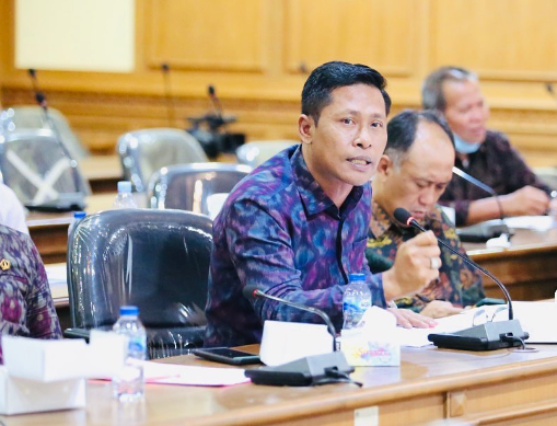 I Made Ponda Wirawan -  Ketua PAC PDI Perjuangan Kecamatan Abiansemal juga Ketua Komisi I DPRD Badung